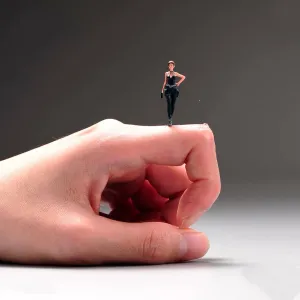1：64 Scale Miniature Figurines Diorama Action Figure Tiny People Resin Scene Props Doll Minatures Figures Model for Cars Vehicles Toy (Female Killer Girl)