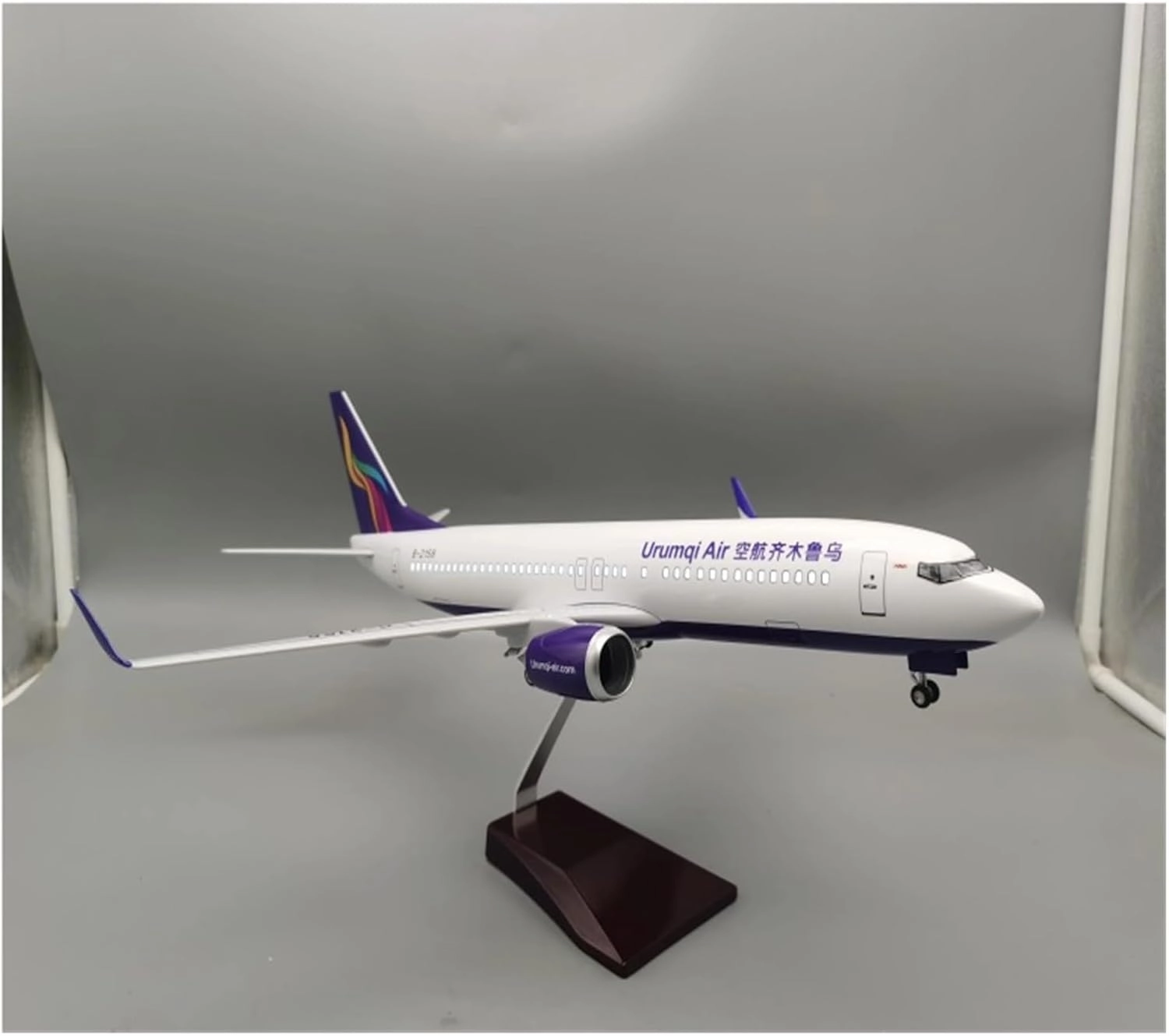 1 85 Scale for Urumqi B737-800 Aircraft Model with Lights and Wheels Die-cast Plastic Resin Airplane Display Airplanes Miniatures Toy's Set(with Light)