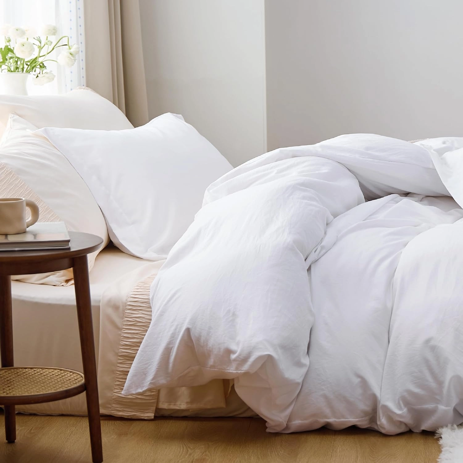 Bedsure Bright White Duvet Cover King Size - 3 Pieces Prewashed Extra Soft Bedding Set, Includes 1 Duvet Cover 104x90 Inches with Zipper Closure & 2 Pillow Shams, Comforter Not Included