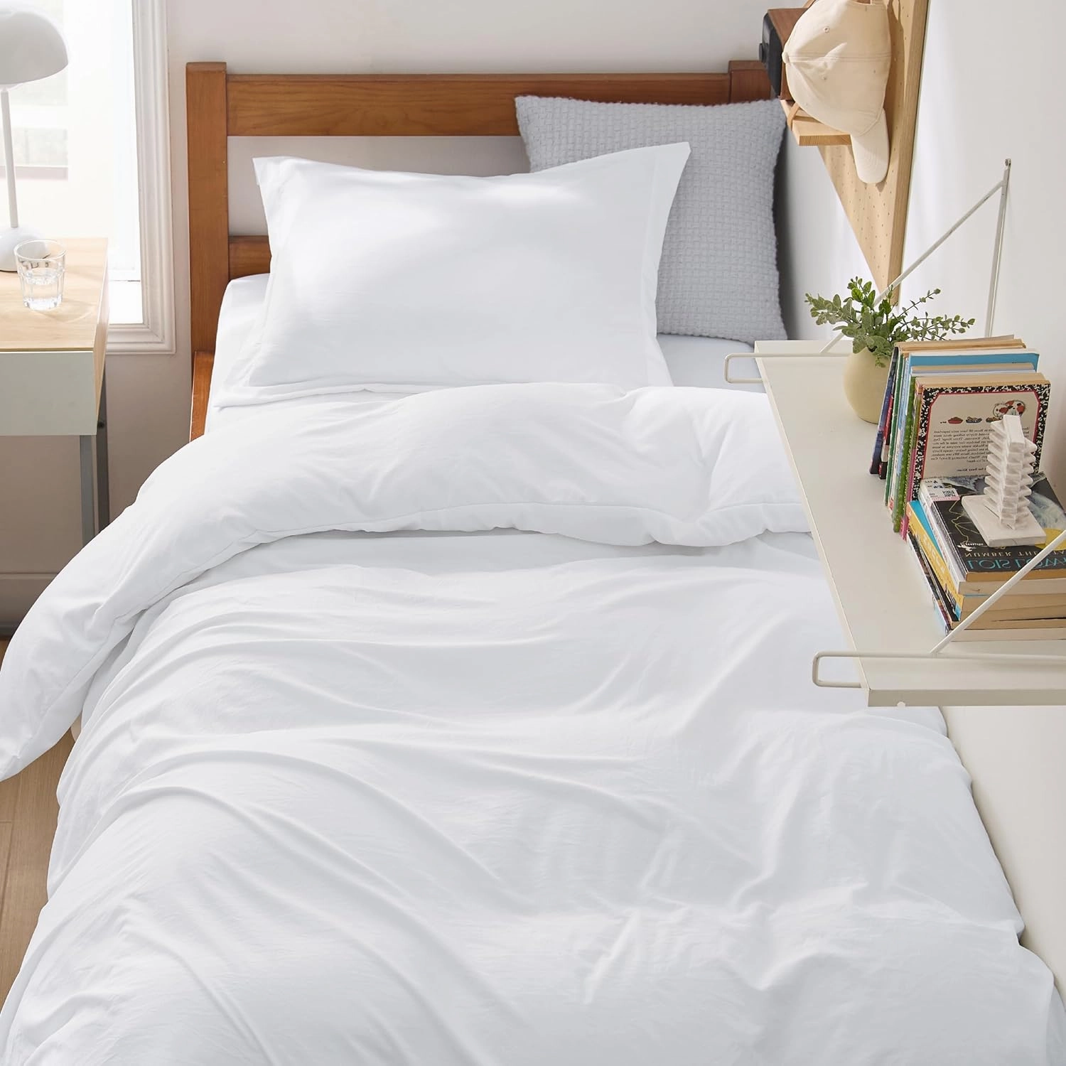 Bedsure Duvet Cover Twin/Twin XL Size - 2 Pieces Prewashed Extra Soft Bedding Set, Includes 1 Twin Duvet Cover 68x90 Inches with Zipper Closure & 1 Pillow Sham, Comforter Not Included, White