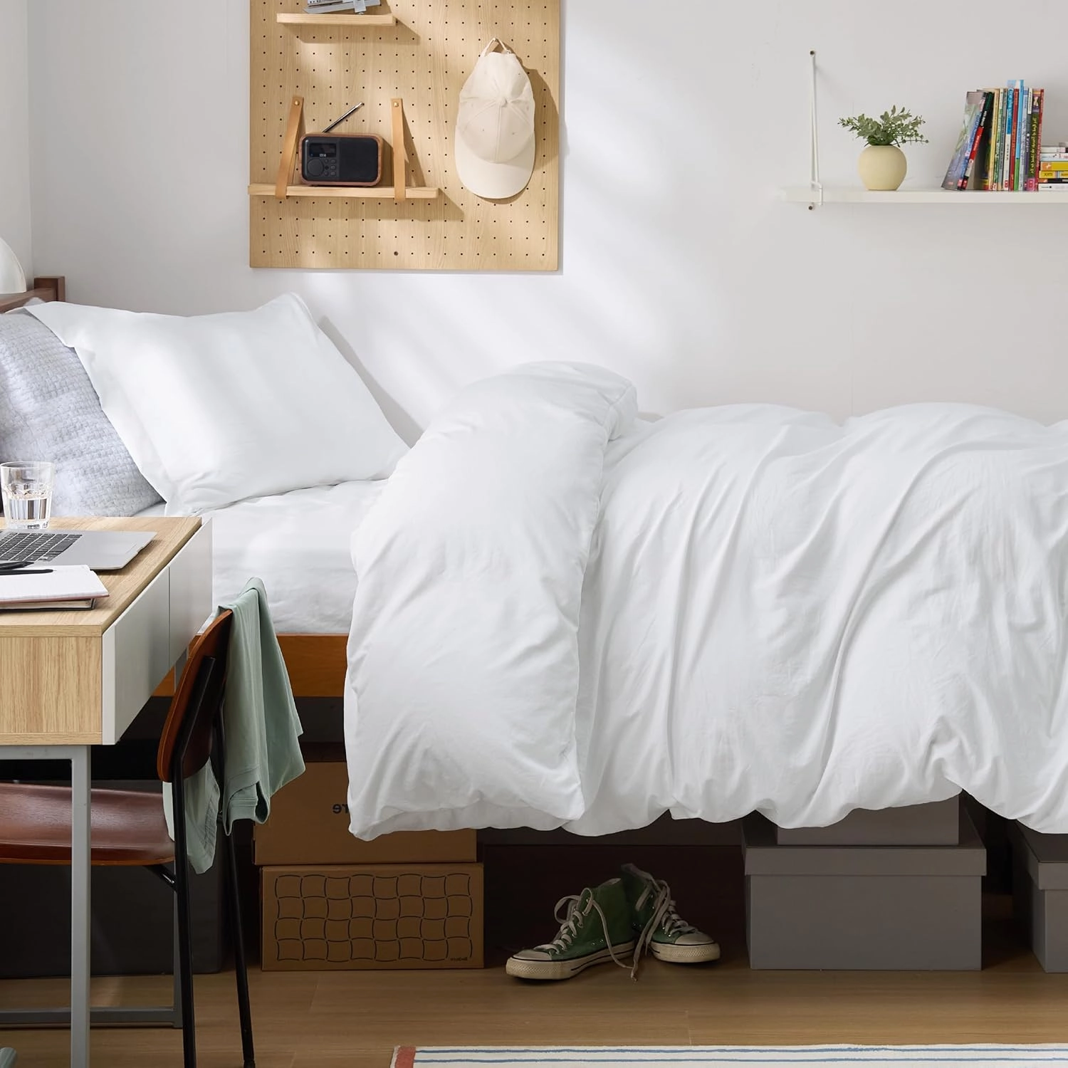 Bedsure Duvet Cover Twin/Twin XL Size - 2 Pieces Prewashed Extra Soft Bedding Set, Includes 1 Twin Duvet Cover 68x90 Inches with Zipper Closure & 1 Pillow Sham, Comforter Not Included, White