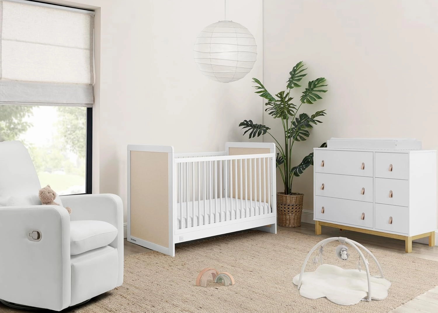 Delta Children babyGap Liam 4-in-1 Convertible Crib Greenguard Gold Certified - Converts to Toddler Bed, Daybed, Sofa - 3 Adjustable Heights - Easy to Assemble Wooden Crib, Bianca White/Natural