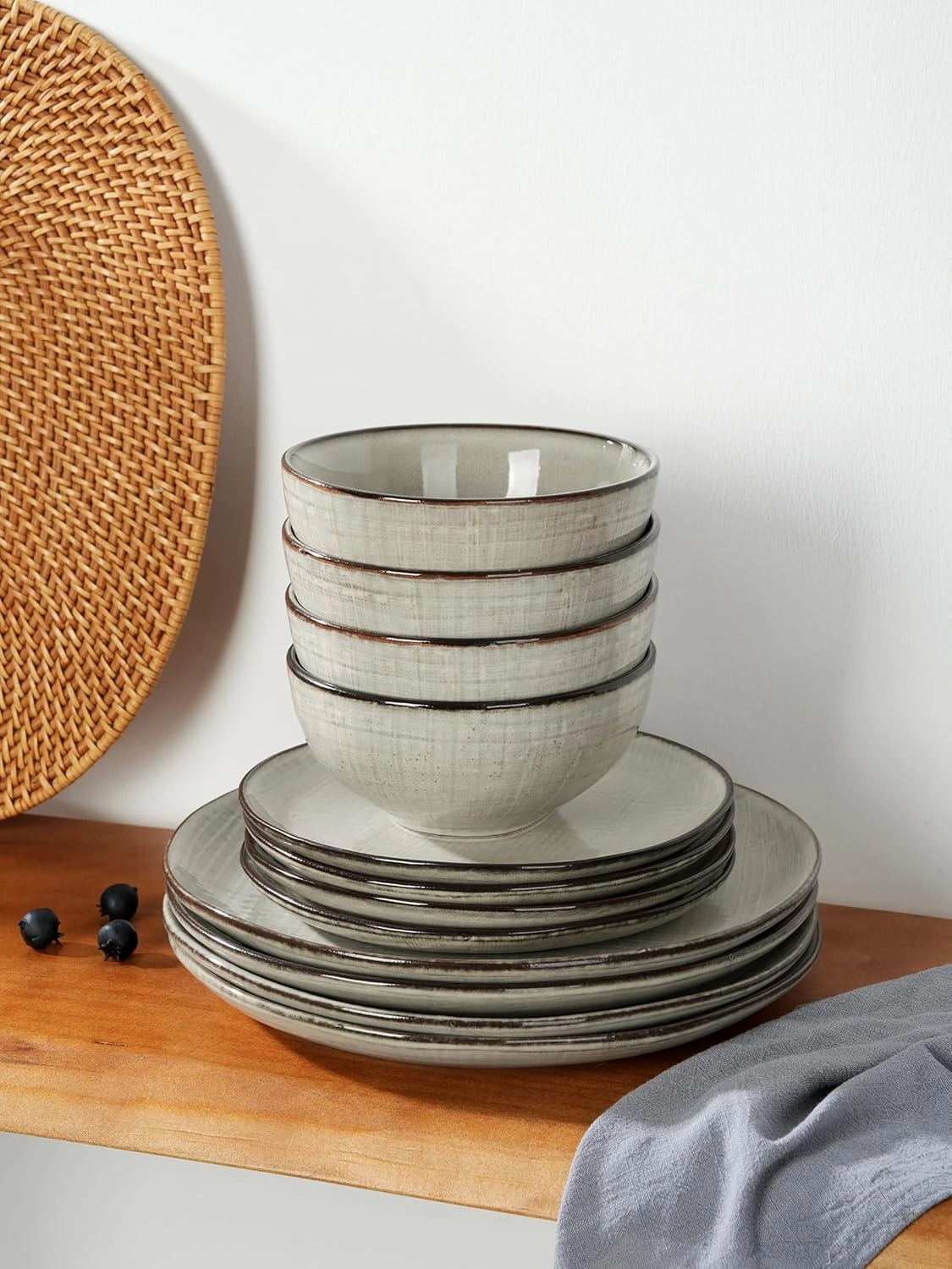 Famiware Moonlight Plates and Bowls Sets, 18 Pieces Stoneware Dinnerware Sets with Linen Finish, Handmade Dishware set for 6, Microwave and Dishwasher Safe, Scratch Resistant Tableware, Summer Sand