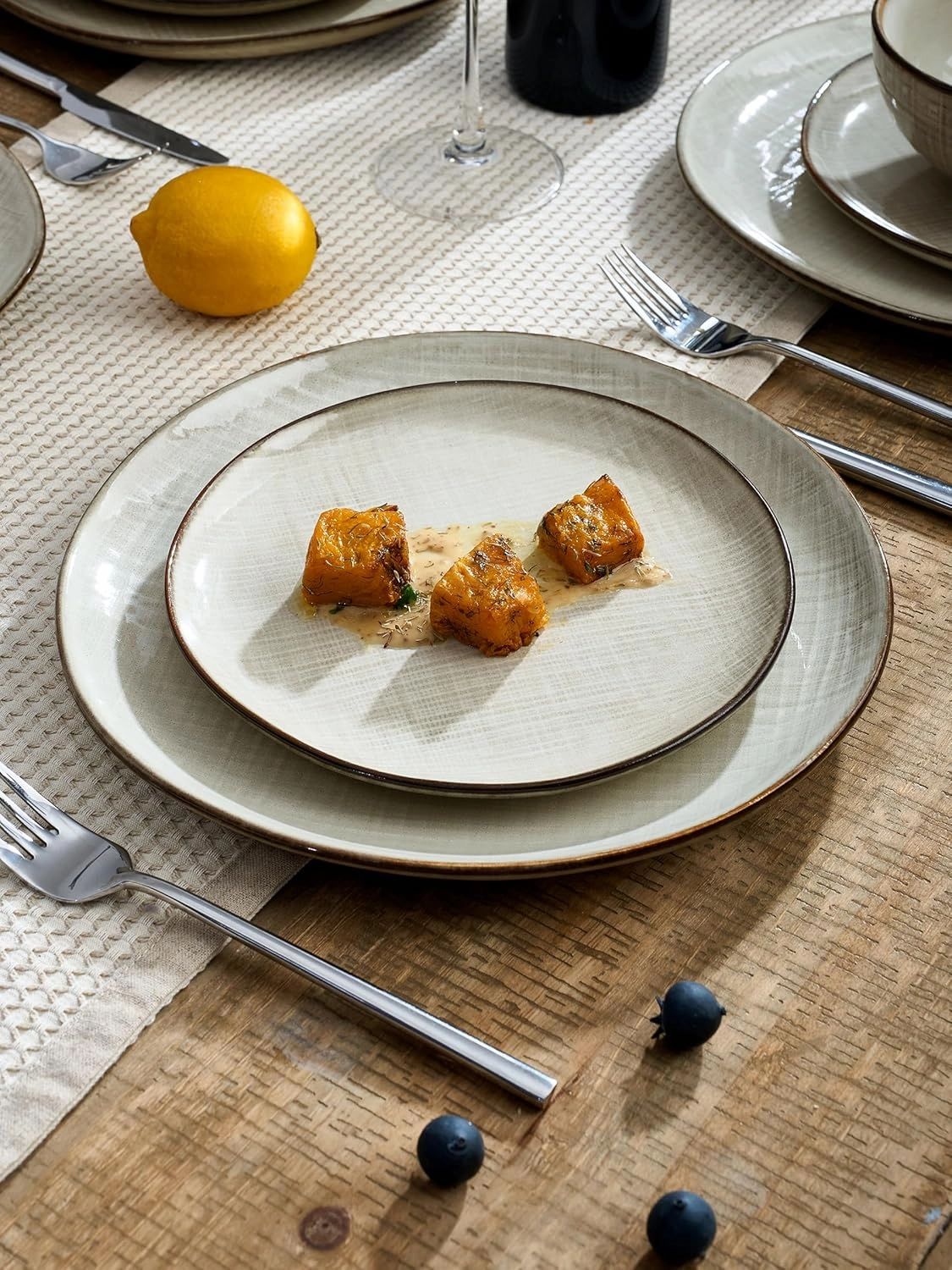 Famiware Moonlight Plates and Bowls Sets, 18 Pieces Stoneware Dinnerware Sets with Linen Finish, Handmade Dishware set for 6, Microwave and Dishwasher Safe, Scratch Resistant Tableware, Summer Sand