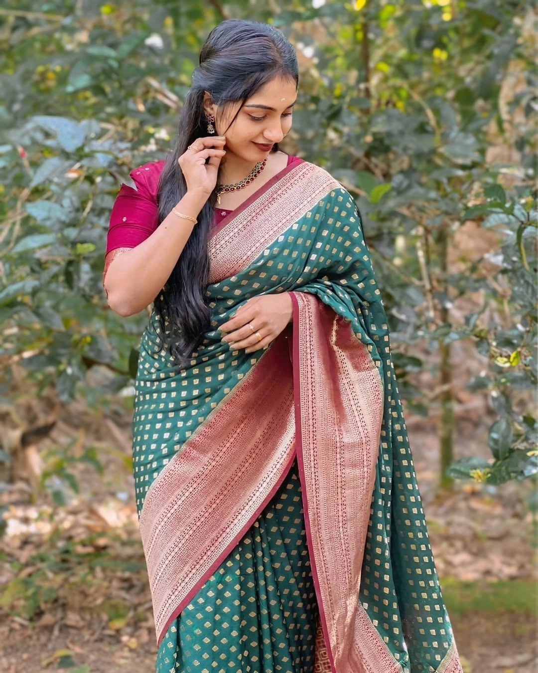 Inimitable Dark Green Soft Silk Saree With Dulcet Blouse Piece