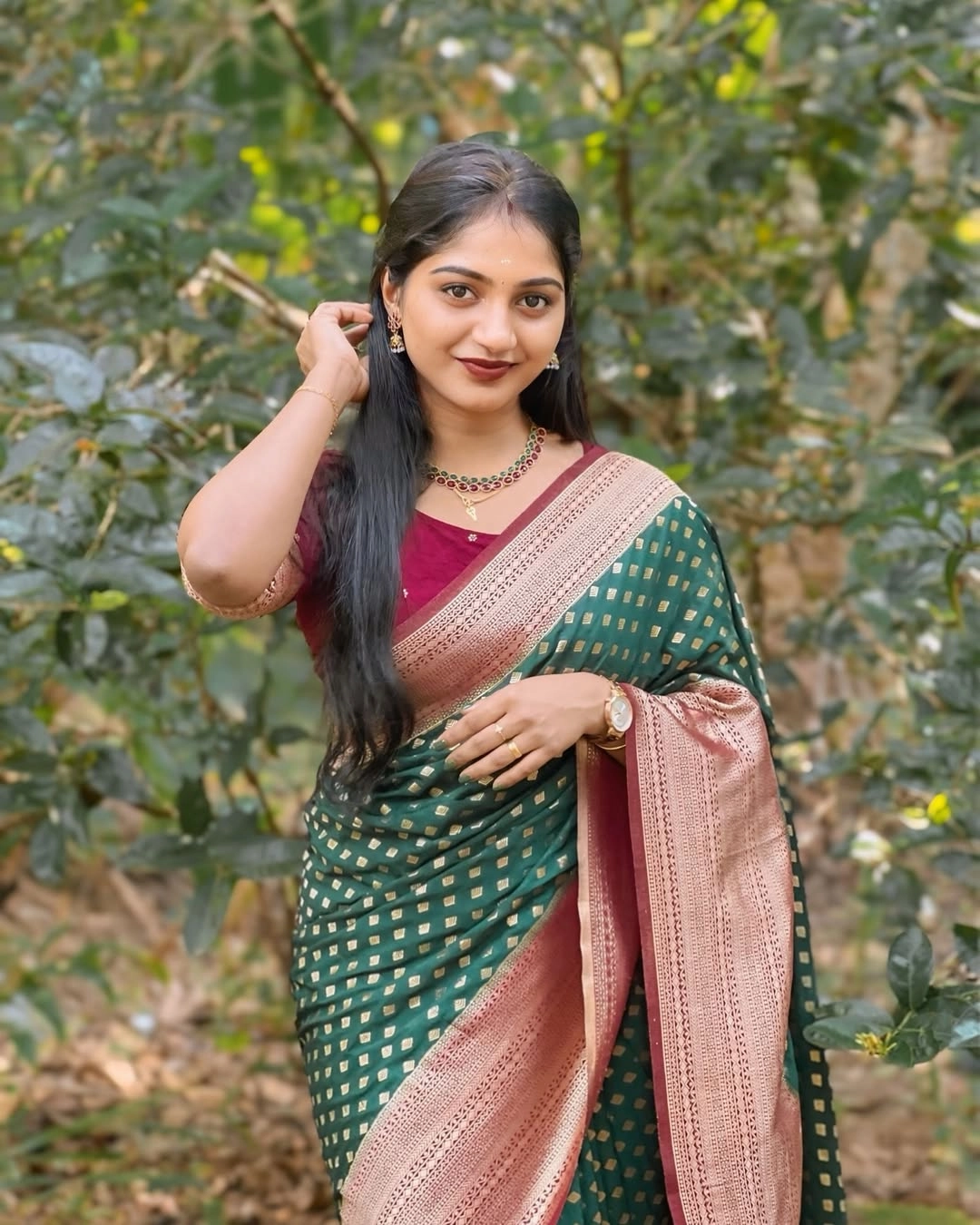 Inimitable Dark Green Soft Silk Saree With Dulcet Blouse Piece