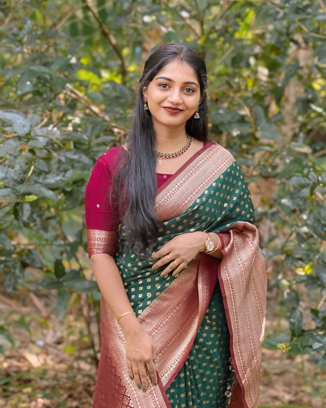 Inimitable Dark Green Soft Silk Saree With Dulcet Blouse Piece