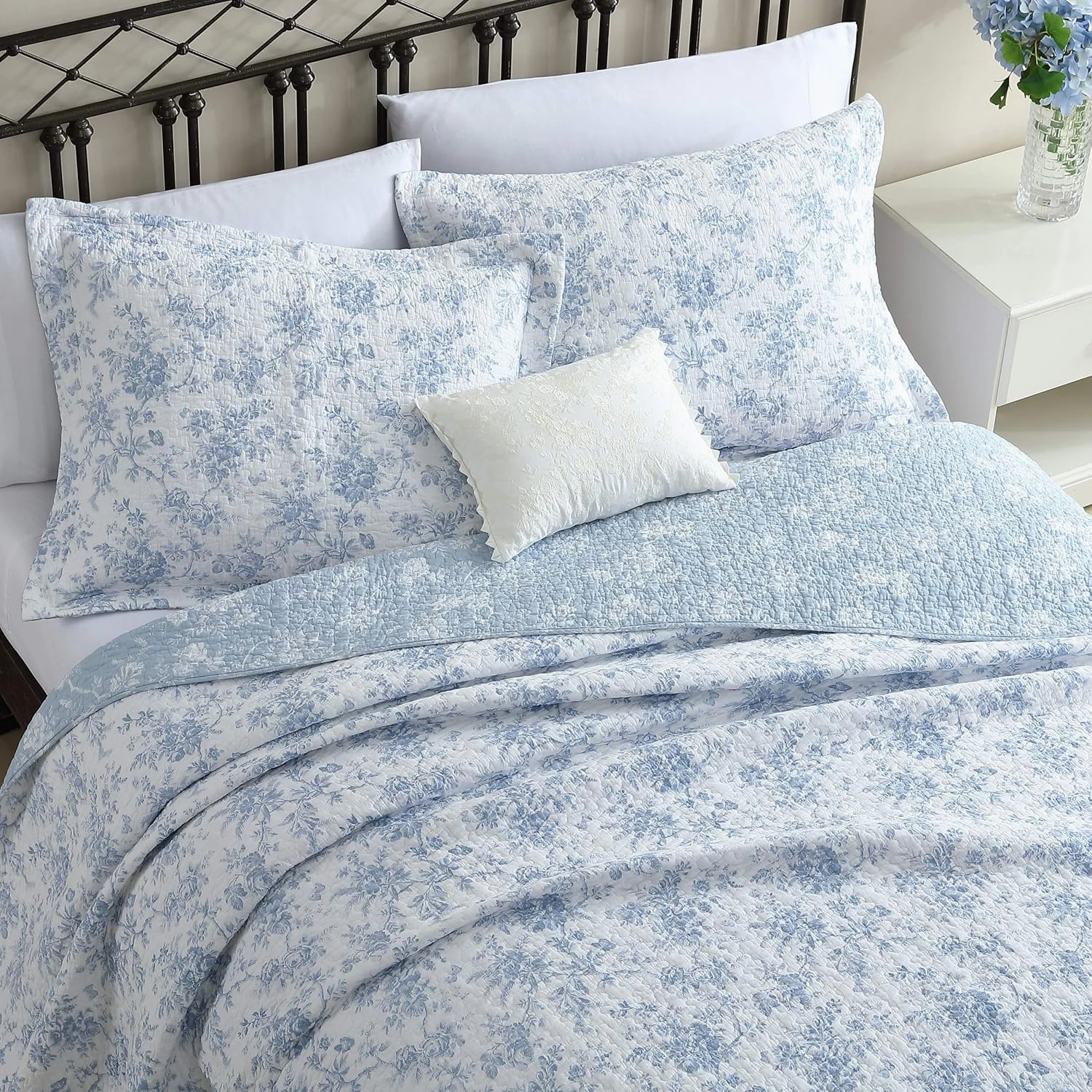 Laura Ashley Home - Full/Queen Quilt Set, Reversible Floral Cotton Bedding with Matching Shams, Home Decor for All Seasons (Walled Garden Blue, Full/Queen)