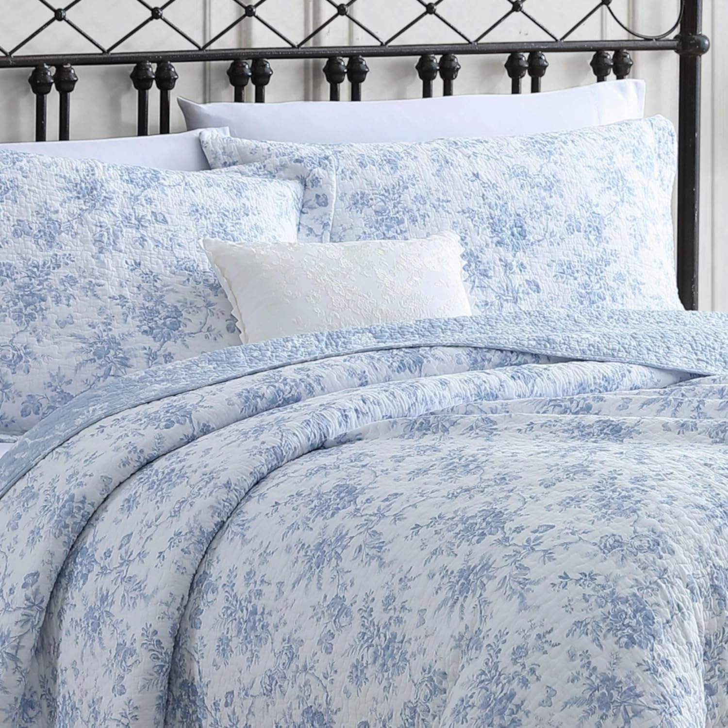 Laura Ashley Home - Full/Queen Quilt Set, Reversible Floral Cotton Bedding with Matching Shams, Home Decor for All Seasons (Walled Garden Blue, Full/Queen)