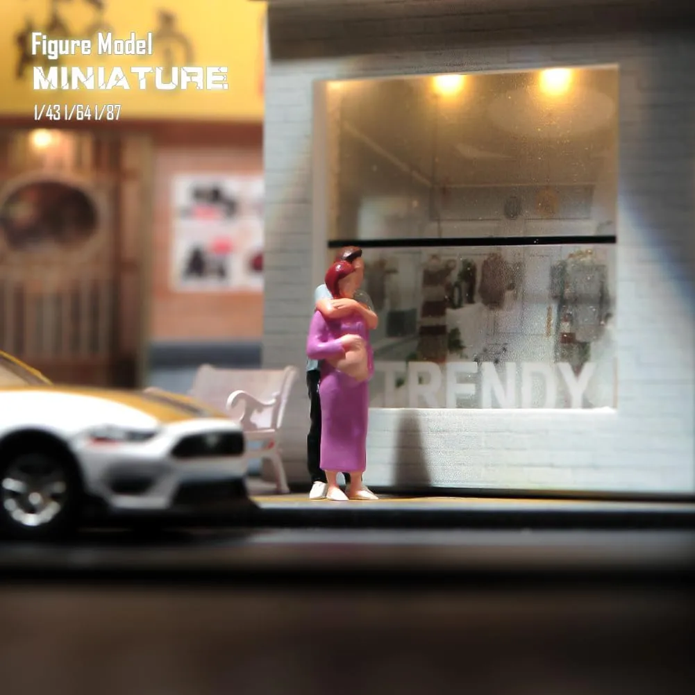Miniatures Figurine 1/87 1/64 1/43 1/24 Scale Sweet Pregnant Couple Figures Model Creative Photography Scene Props for Cars Vehicle Toy (Painted, 1/64 Scale)