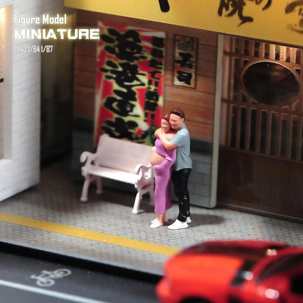 Miniatures Figurine 1/87 1/64 1/43 1/24 Scale Sweet Pregnant Couple Figures Model Creative Photography Scene Props for Cars Vehicle Toy (Painted, 1/64 Scale)