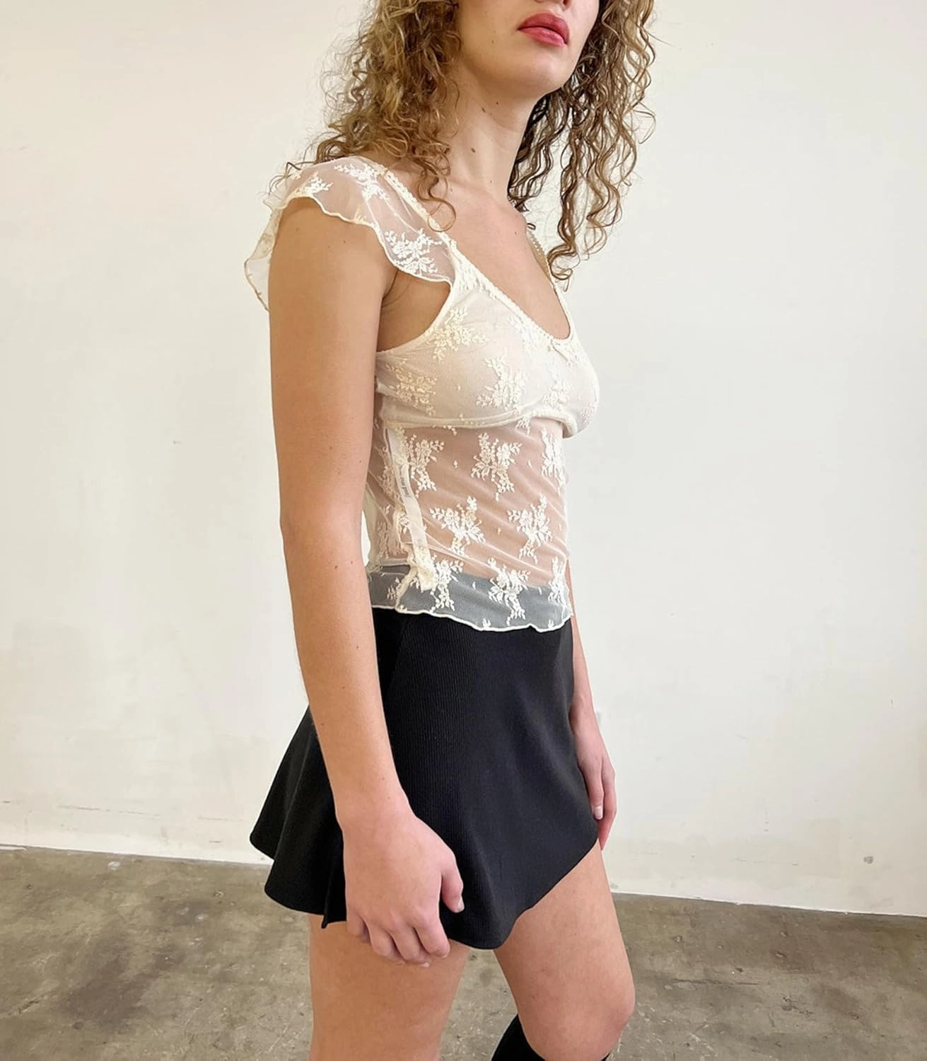 Mxiqqpltky Lace Trim Crop Tops for Women Y2k Fairy Grunge Tee Tops Cap Sleeve Low Cut Slim Fit Aesthetic Babydoll Tee Shirt