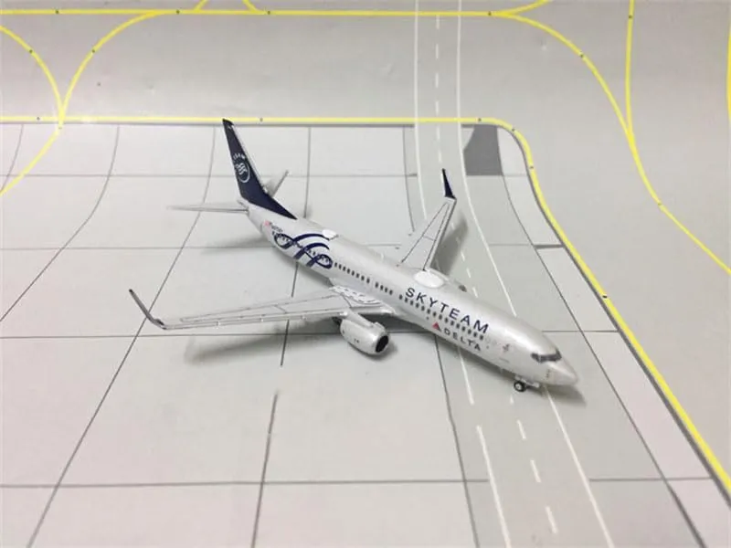 NG Models for Delta Skyteam for Boeing B737-800 N3758Y 1:400 Aircraft Pre-Built Model