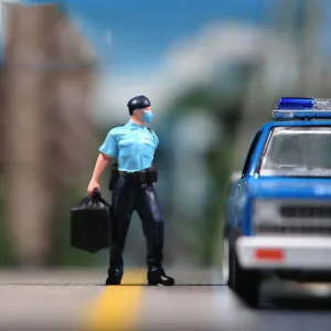 Painted Miniatures 1/18 1/24 1/64 1/43 1/87 Scale Mask Policeman Bag Toy Miniature Figure Diorama Action Figure Doll for Cars Vehicles Collection Display Scene (Painted, 1/24 Scale)