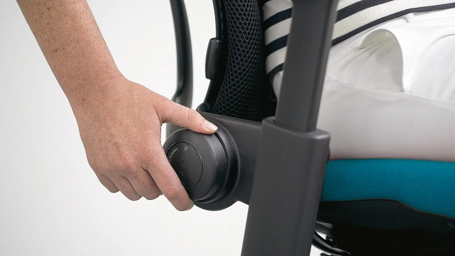 Steelcase Leap Task Chair: Platinum Base - 4D Adjustable Arms - No Headrest - Standard Carpet Casters