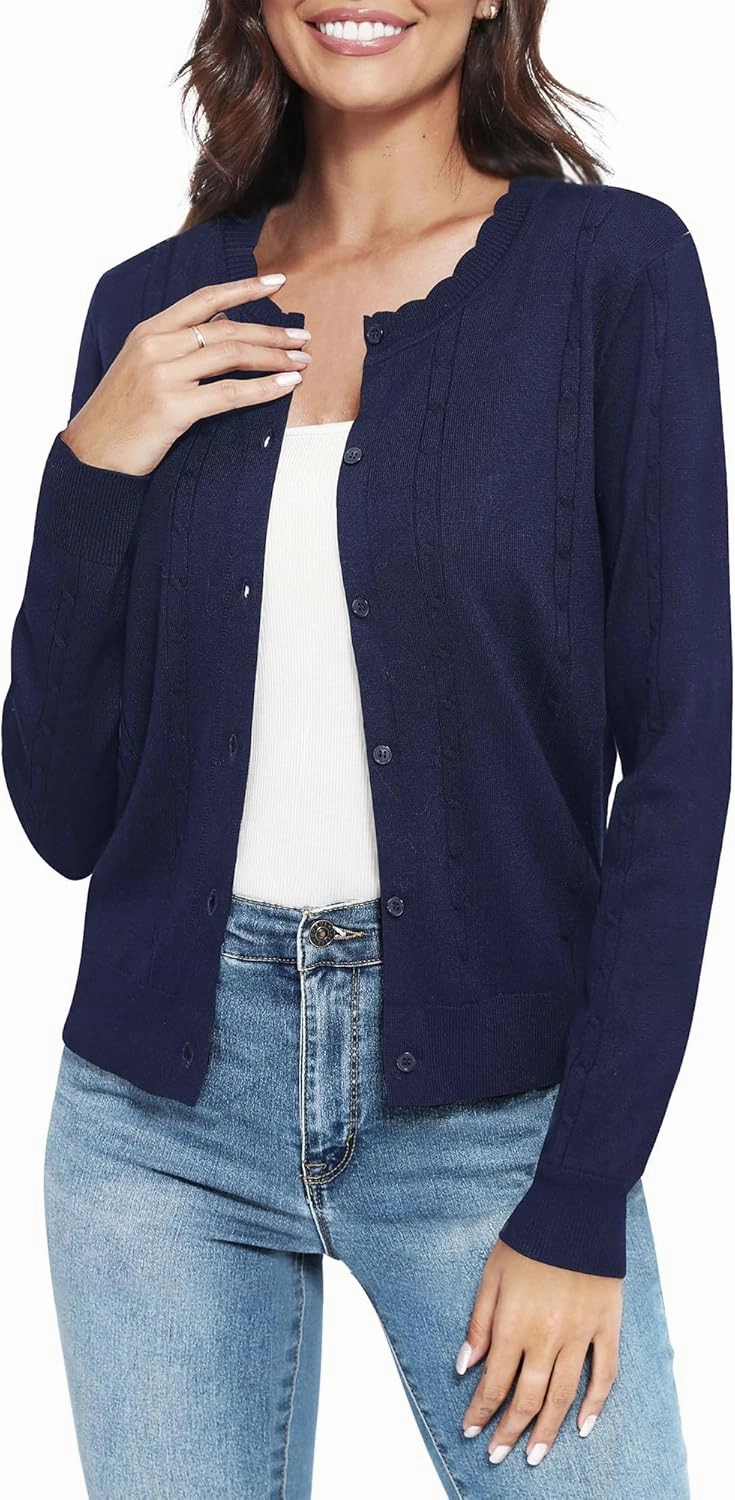 Urban CoCo Women's Lightweight Crew Neck Cropped Cardigan Long Sleeve Open Front Soft Knit Tops Casual Outfit